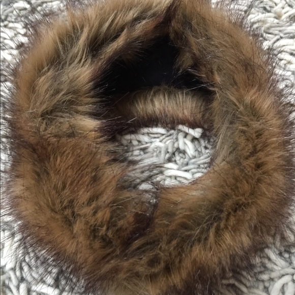 Faux fur collar - Picture 1 of 3